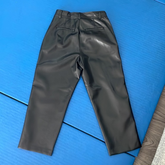 Aritzia Babaton Command Cropped Pants - Picture 3 of 8